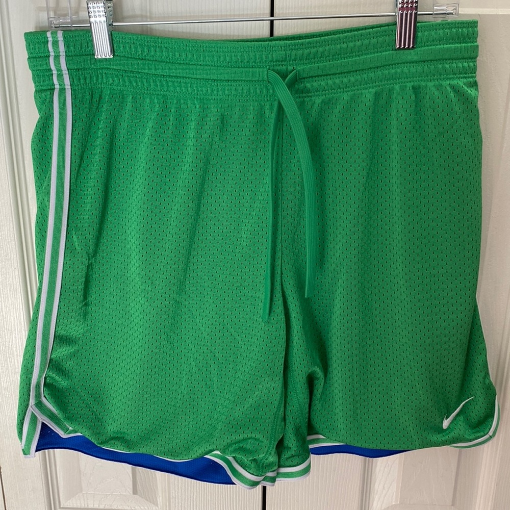 Nike Dry Fit Women’s Size Small Green Shorts